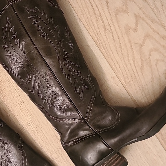 Ariat Over The Knee Boots in a Size 9.5 in a Taupe-Brown Color! - Picture 3 of 11